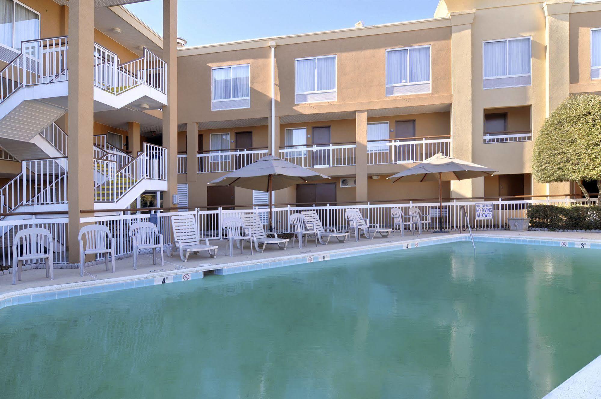 Days Inn By Wyndham Greenville Exterior foto
